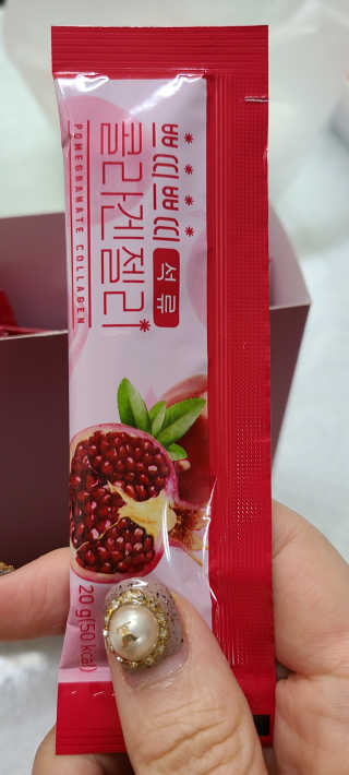 헬스업_쁘띠쁘띠석류콜라겐젤리_20g x 14포 — 5점을 준 리뷰어가 2020년 12월 올린 사용 사진