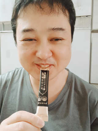 헬스업_천명진프리미엄홍삼스틱_10ml x 30포 — 4.5점을 준 리뷰어가 2020년 9월 올린 사용 사진