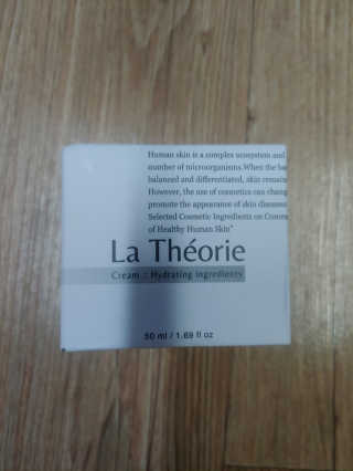 La Theorie Hydrating Ingredients | 하이드레이팅 인그레이디언츠 — 5점을 준 리뷰어가 2020년 5월 올린 사용 사진