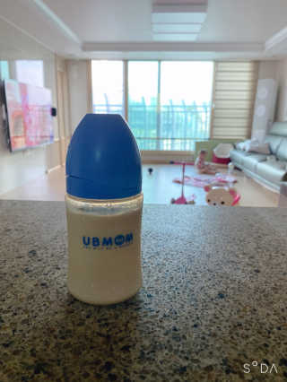 유비맘 PPSU 젖병 노꼭지_200ml_컬러 랜덤 발송 — 5점을 준 리뷰어가 2020년 9월 올린 사용 사진