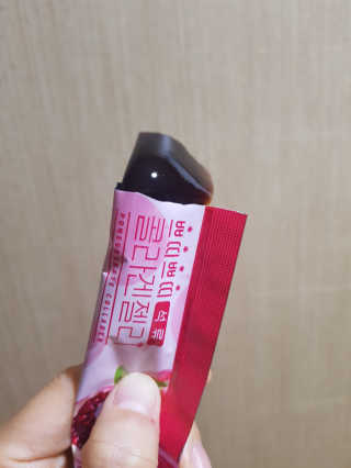 헬스업_쁘띠쁘띠석류콜라겐젤리_20g x 14포 — 5점을 준 리뷰어가 2020년 9월 올린 사용 사진