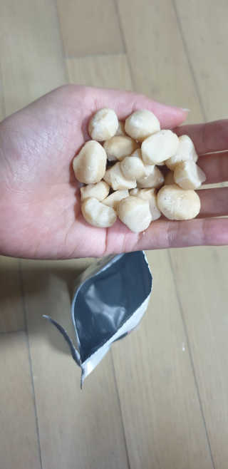 도이퉁 마카다미아 넛 90g  로얄 마카넛 오리지널 쏠트 허니 — 3.5점을 준 리뷰어가 2020년 11월 올린 사용 사진