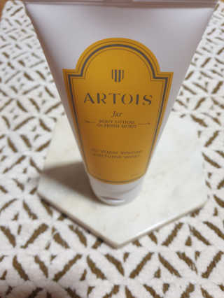 아르투아 ARTOIS 꽃밭에 누운듯 은은한 꽃향기, 아르투아 자르 바디로션 — 5점을 준 리뷰어가 2020년 7월 올린 사용 사진