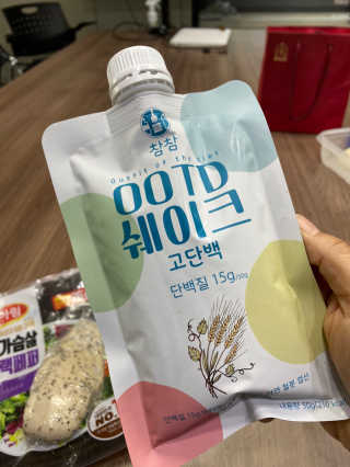 [꾸콤] 참참 OOTD쉐이크 고단백 일주일세트 50g x 5 — 5점을 준 리뷰어가 2020년 10월 올린 사용 사진