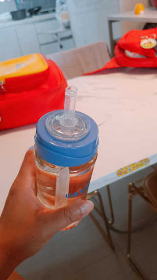 유비맘 PPSU 젖병 노꼭지_260ml_컬러 랜덤 발송 — 5점을 준 리뷰어가 2020년 7월 올린 사용 사진