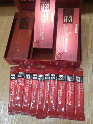 홍건강 해피한삼 진 홍삼정 원데이스틱 10g x 30포 — 5점을 준 리뷰어가 2020년 5월 올린 사용 사진