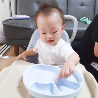 유비맘 캐릭터 실리콘 흡착 식판_색상 랜덤발송 — 5점을 준 리뷰어가 2020년 8월 올린 사용 사진