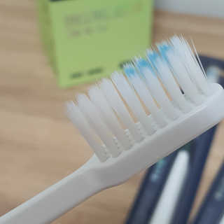 대웅제약 [덴티가드랩] 그립핏 칫솔 1세트 - 12개입 — 5점을 준 리뷰어가 2020년 8월 올린 사용 사진