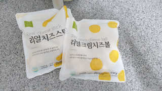 가치식탁 리얼치즈스틱, 리얼크림치즈볼 — 5점을 준 리뷰어가 2020년 8월 올린 사용 사진