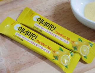 이너미인 VITAMIN-C 700 — 4점을 준 리뷰어가 2020년 8월 올린 사용 사진