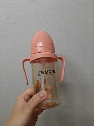 유비맘 샘방지 PPSU 빨대컵_컬러 랜덤 발송 — 5점을 준 리뷰어가 2020년 9월 올린 사용 사진