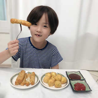 가치식탁 리얼치즈스틱, 리얼크림치즈볼 — 5점을 준 리뷰어가 2020년 8월 올린 사용 사진