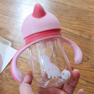 유비맘 트라이탄 코니빨대컵_컬러 랜덤 발송 — 5점을 준 리뷰어가 2020년 4월 올린 사용 사진