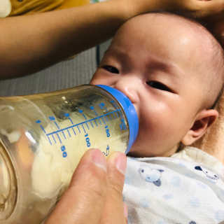 유비맘 PPSU 젖병 노꼭지_200ml_컬러 랜덤 발송 — 5점을 준 리뷰어가 2020년 6월 올린 사용 사진