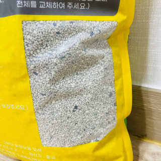 겟플렉스 켓플렉스 캣츠룸BS-1 고양이모래 4kg — 4점을 준 리뷰어가 2020년 12월 올린 사용 사진