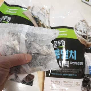 [풀무원] 자연의 감칠맛 통디포리, 통멸치 다시팩 세트 — 5점을 준 리뷰어가 2020년 5월 올린 사용 사진