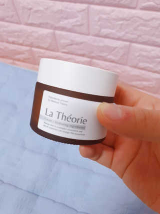La Theorie Hydrating Ingredients | 하이드레이팅 인그레이디언츠 — 5점을 준 리뷰어가 2020년 5월 올린 사용 사진