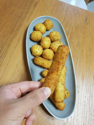 가치식탁 리얼치즈스틱, 리얼크림치즈볼 — 4점을 준 리뷰어가 2020년 9월 올린 사용 사진