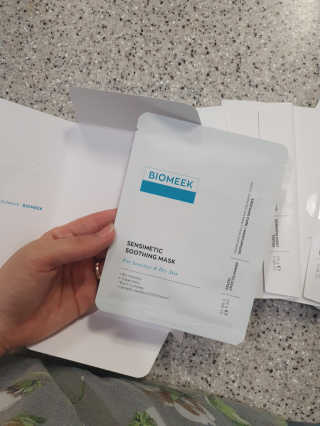 바이오믹 BIOMEEK SENSIMETIC SOOTHING MASK.S — 5점을 준 리뷰어가 2020년 6월 올린 사용 사진