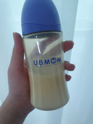 유비맘 PPSU 젖병 노꼭지_260ml_컬러 랜덤 발송 — 5점을 준 리뷰어가 2020년 8월 올린 사용 사진