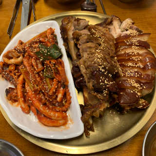 [동네맛집족발] 4개 족발 중 택1 — 5점을 준 리뷰어가 2020년 6월 올린 사용 사진