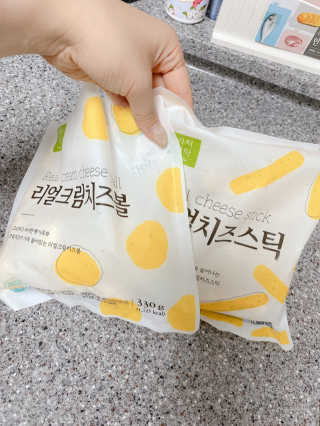 가치식탁 리얼치즈스틱, 리얼크림치즈볼 — 5점을 준 리뷰어가 2020년 8월 올린 사용 사진
