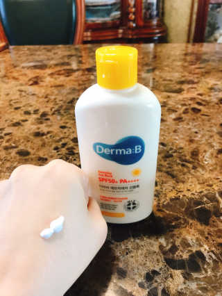 더마비 에브리데이 선블록 SPF50+PA++++ — 5점을 준 리뷰어가 2020년 4월 올린 사용 사진
