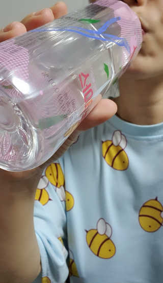 아쿠아스 플레이버워터 [아쿠아스] 제로칼로리 플레이버워터 복숭아/청포도 1BOX 20개입 — 2점을 준 리뷰어가 2020년 6월 올린 사용 사진