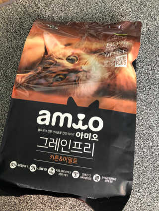 [풀무원 아미오] 반려묘 그레인프리 3종 — 3점을 준 리뷰어가 2020년 5월 올린 사용 사진