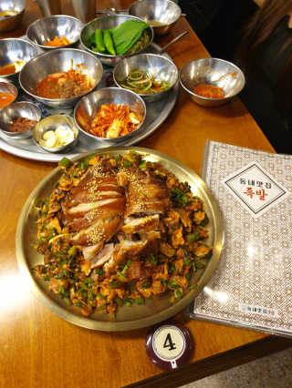 [동네맛집족발] 4개 족발 중 택1 — 5점을 준 리뷰어가 2020년 5월 올린 사용 사진