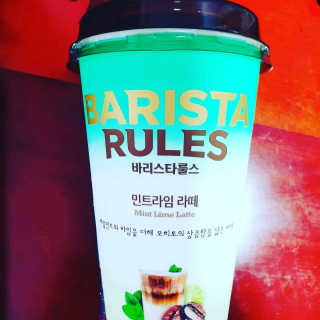 바리스타룰스 민트라임 라떼 — 5점을 준 리뷰어가 2020년 8월 올린 사용 사진