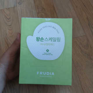 [후르디아] 청포도 매끈약산성 필링 패드_50매 세트 — 4점을 준 리뷰어가 2020년 4월 올린 사용 사진
