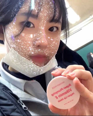 [마더메이드] 수퍼 플럼핑 비타민 E 비건 립 마스크 — 4.5점을 준 리뷰어가 2020년 11월 올린 사용 사진
