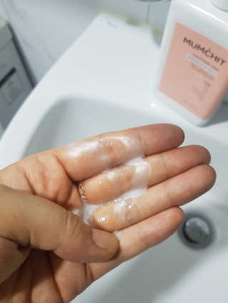 멈칫 멜팅 바디로션,  약산성 바디워시 택 1 — 4점을 준 리뷰어가 2020년 7월 올린 사용 사진