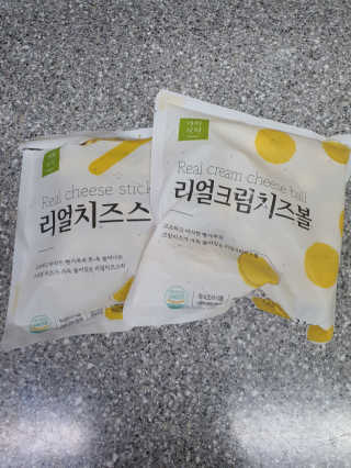 가치식탁 리얼치즈스틱, 리얼크림치즈볼 — 4점을 준 리뷰어가 2020년 9월 올린 사용 사진