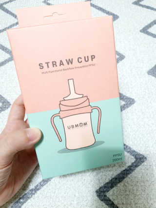 유비맘 샘방지 PPSU 빨대컵_컬러 랜덤 발송 — 5점을 준 리뷰어가 2020년 6월 올린 사용 사진