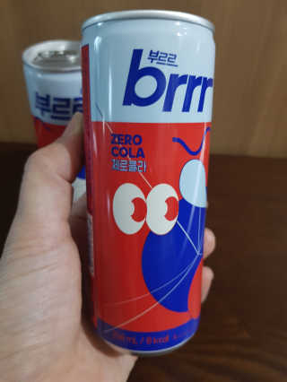 [칼로리 걱정 NO 제로칼로리 탄산음료]  부담없이 즐기는 부르르Brrr~~ 제로 콜라 — 5점을 준 리뷰어가 2020년 11월 올린 사용 사진