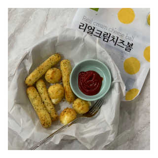 가치식탁 리얼치즈스틱, 리얼크림치즈볼 — 5점을 준 리뷰어가 2020년 11월 올린 사용 사진