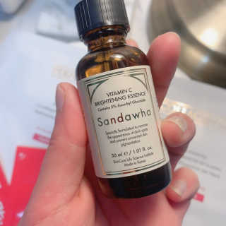 [스킨큐어] 산다화 비타민C 화이트닝 에센스 30ml — 4점을 준 리뷰어가 2020년 4월 올린 사용 사진