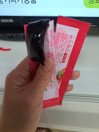 헬스업_쁘띠쁘띠석류콜라겐젤리_20g x 14포 — 5점을 준 리뷰어가 2020년 8월 올린 사용 사진