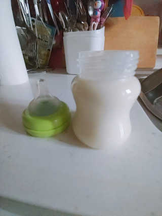 유비맘 신생아젖병 120ml 트리플팩_ 젖꼭지 포함 — 4점을 준 리뷰어가 2020년 7월 올린 사용 사진