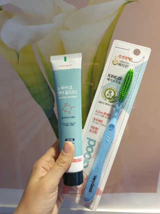 뉴바이오덴타골드C 치약, 킹두 대왕칫솔 — 5점을 준 리뷰어가 2020년 4월 올린 사용 사진
