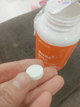 서울약사신협_비타민C플러스_1,200mg x 60정 — 5점을 준 리뷰어가 2020년 11월 올린 사용 사진