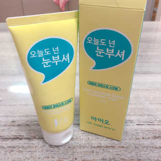 IO 아이오 오늘도 넌 눈부셔 - 데일리 스크럽 클렌징폼 — 5점을 준 리뷰어가 2020년 12월 올린 사용 사진