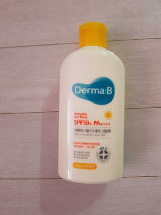 더마비 에브리데이 선블록 SPF50+PA++++ — 3점을 준 리뷰어가 2020년 4월 올린 사용 사진