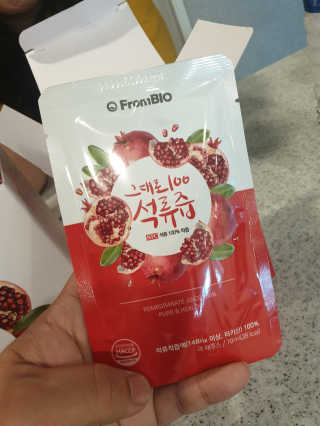 프롬바이오 오직 석류만 [그대로100 석류즙] 하루 1포로 건강하게 — 4점을 준 리뷰어가 2020년 4월 올린 사용 사진