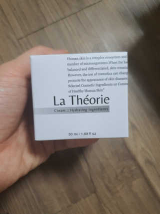 La Theorie Hydrating Ingredients | 하이드레이팅 인그레이디언츠 — 5점을 준 리뷰어가 2020년 5월 올린 사용 사진