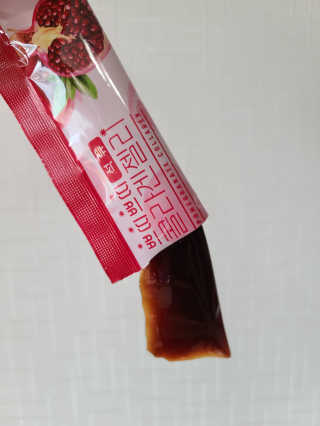 헬스업_쁘띠쁘띠석류콜라겐젤리_20g x 14포 — 3점을 준 리뷰어가 2020년 10월 올린 사용 사진