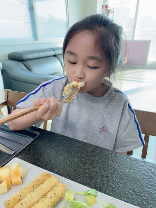가치식탁 리얼치즈스틱, 리얼크림치즈볼 — 5점을 준 리뷰어가 2020년 11월 올린 사용 사진
