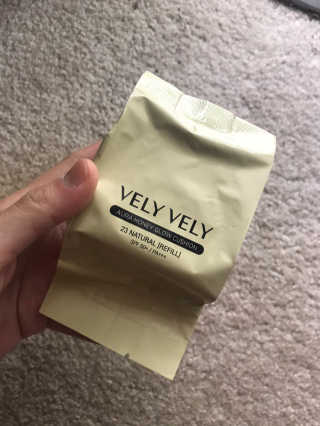 VELY VELY 아우라 허니 글로우 쿠션 — 5점을 준 리뷰어가 2020년 4월 올린 사용 사진